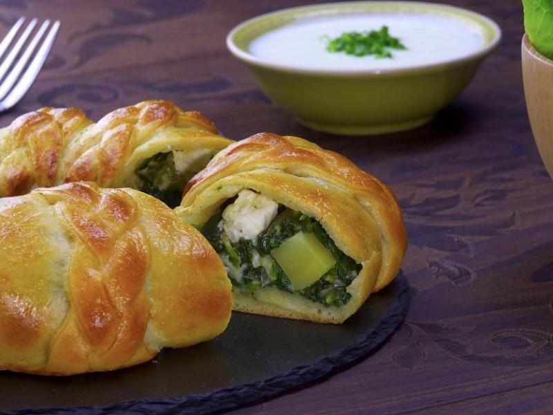 Spinach and Potato Braided Ring