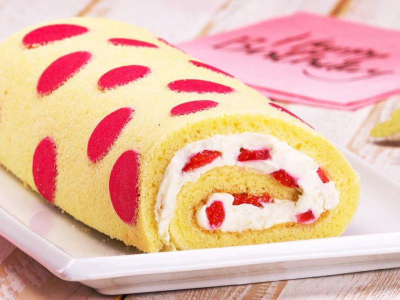 Strawberry Cheesecake Roll
