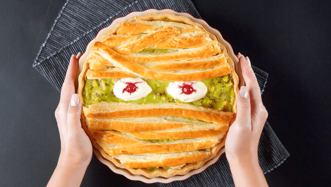 Halloween Mummy Pie Halloween Mummy Pie