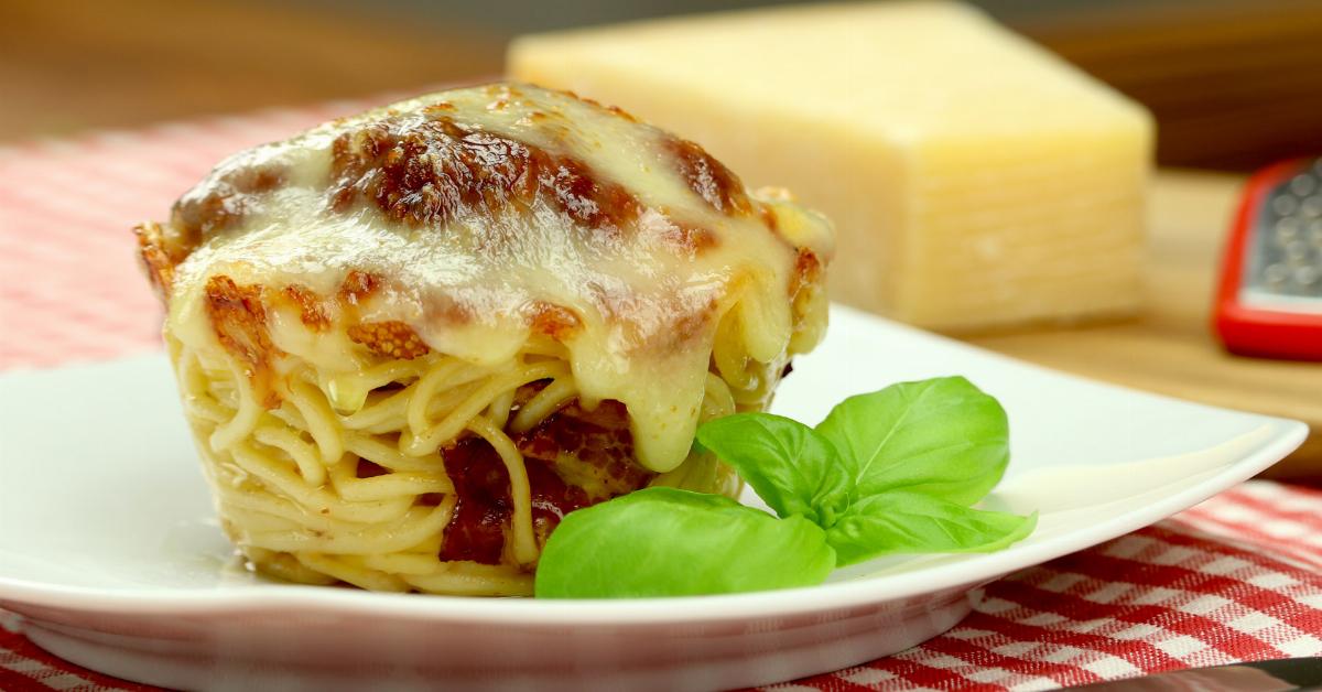 Spaghetti Muffins With Bolognese, Bacon And Cheese